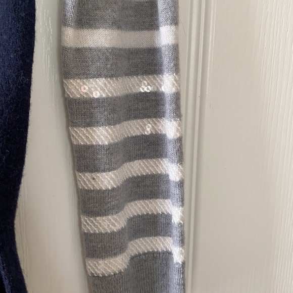 Gap Sweater - Picture 2 of 2